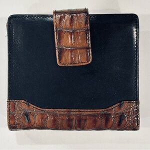 Brahmin Croc Embossed Bi-fold Black wallet Leather Kiss Lock Classic LIKE NEW!